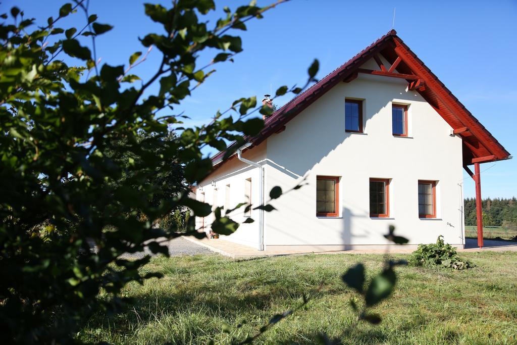 ホテル Penzion Recall Troskovice エクステリア 写真