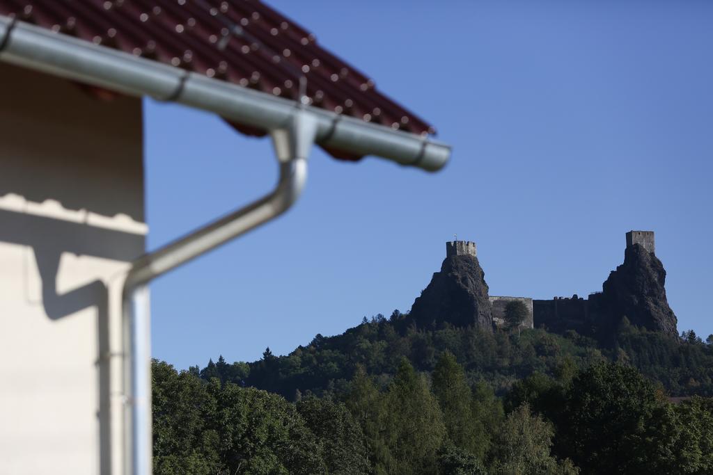 ホテル Penzion Recall Troskovice エクステリア 写真
